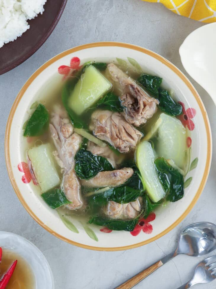 Tinolang Manok (Chicken Tinola) - Kawaling Pinoy