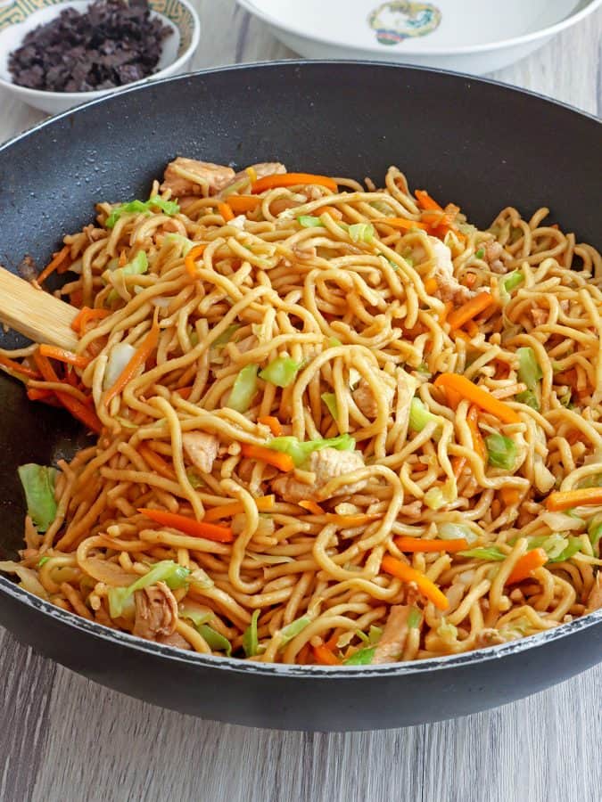 Easy Chicken Yakisoba - Kawaling Pinoy