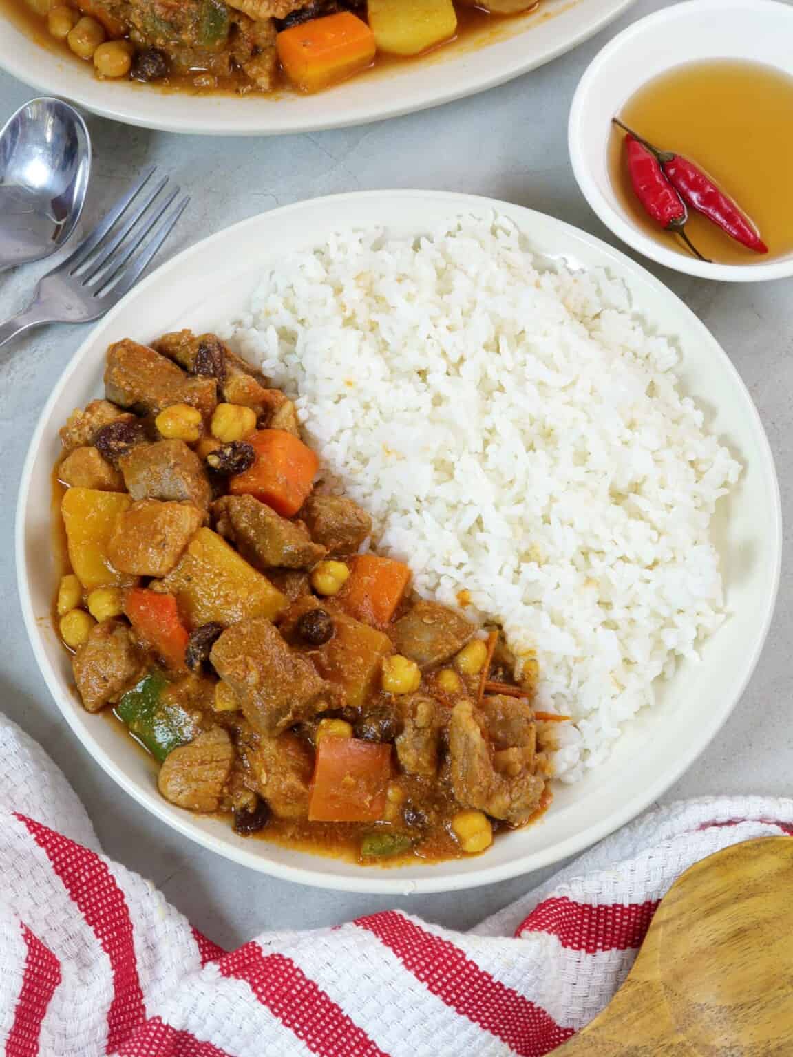 filipino-pork-menudo-with-fresh-tomatoes-kawaling-pinoy