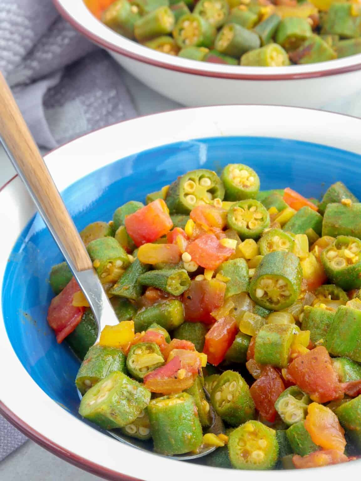 Curried Okra with Tomatoes - Kawaling Pinoy