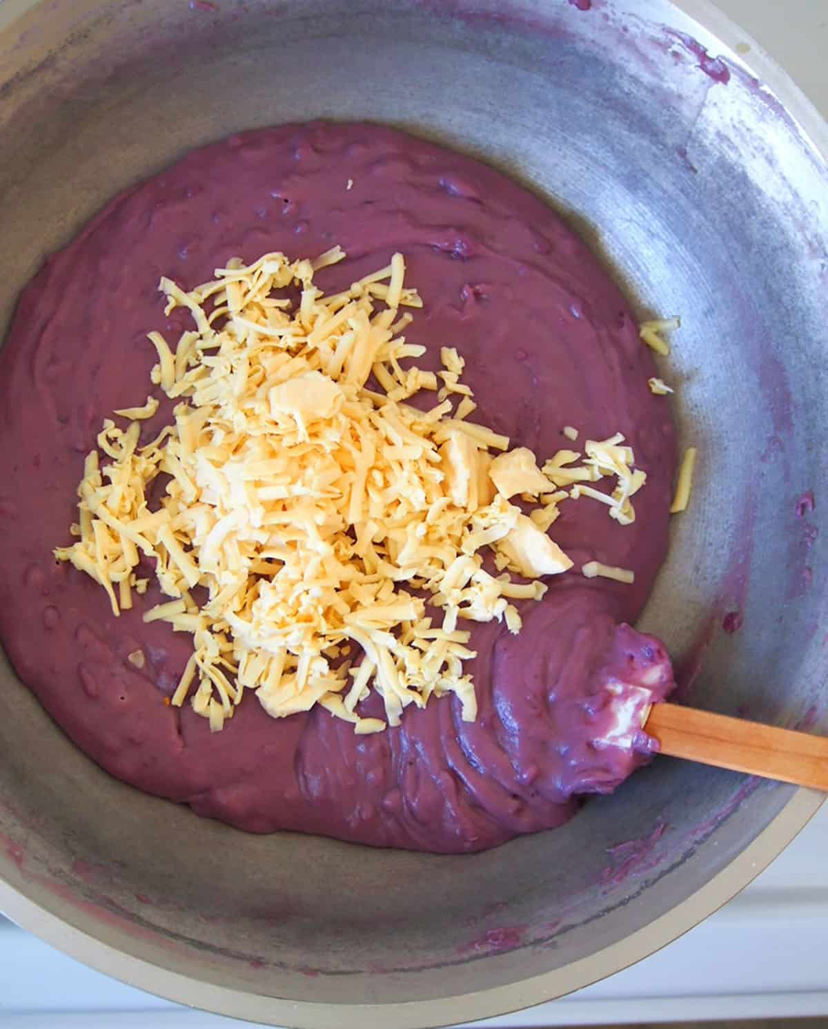 making ube halaya in a skillet.